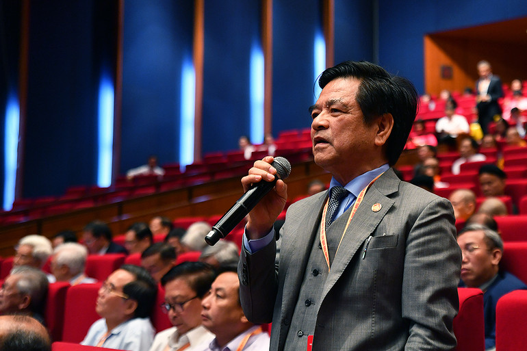 Các đại biểu đóng góp ý kiến về Điều lệ Mặt trận Tổ quốc Việt Nam (sửa đổi).