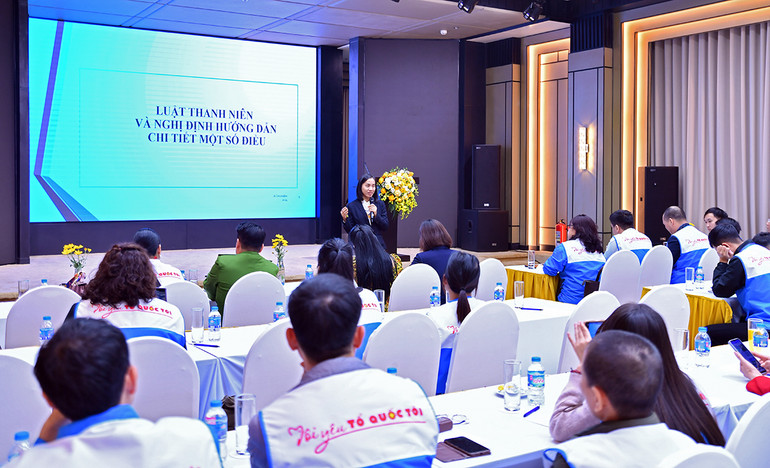 Các diễn giả trình bày một số chuyên đề tại chương trình.