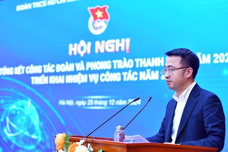 Đồng chí Nguyễn Tường Lâm phát biểu ý kiến tại Hội nghị.