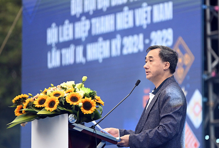 Thứ trưởng Y tế Trần Văn Thuấn phát biểu ý kiến tại buổi lễ phát động. Thứ trưởng Y tế Trần Văn Thuấn phát biểu ý kiến tại buổi lễ phát động.