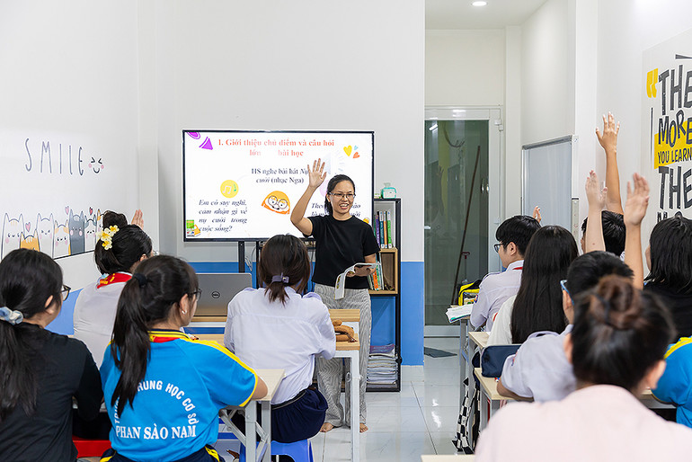 Không khí sôi nổi của một lớp học tại trung tâm.