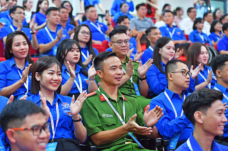 Không khí sôi nổi trong các đại biểu.