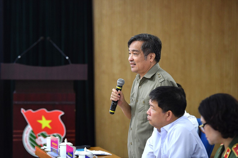 Các đại biểu chỉ ra những tồn tại, hạn chế. Các đại biểu chỉ ra những tồn tại, hạn chế.