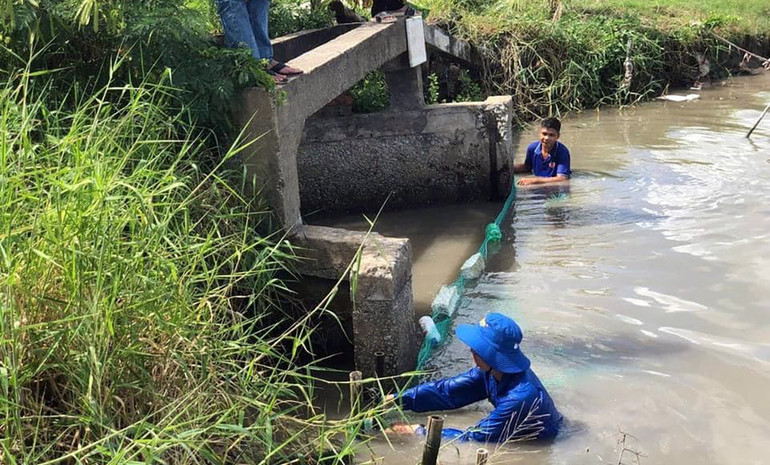 Tuổi trẻ Cà Mau xóa điểm đen rác thải.