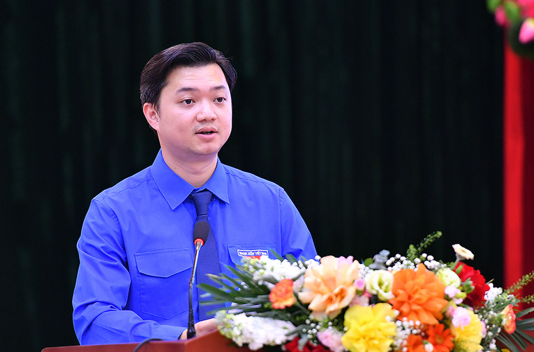 Đồng chí Nguyễn Minh Triết thông tin về 2 chương trình.