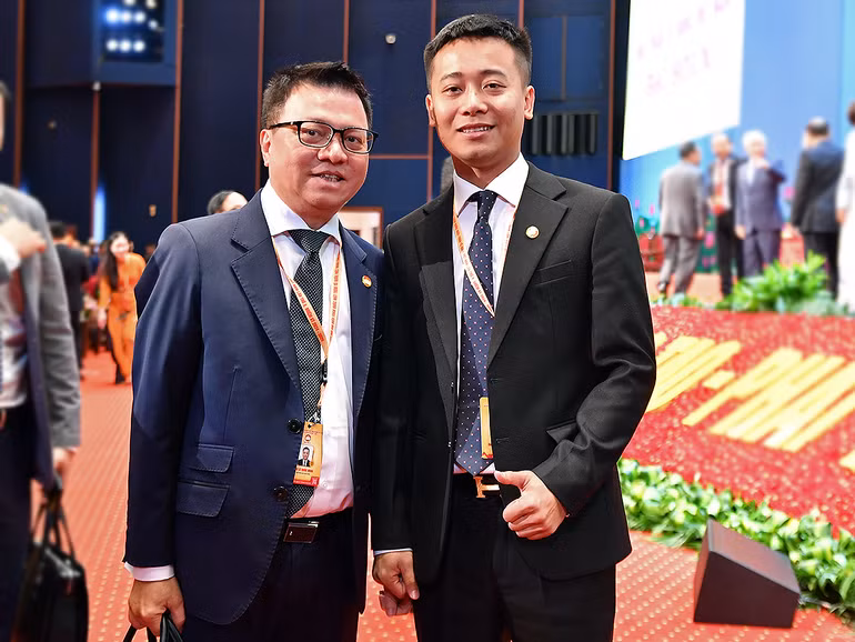 Phạm Quang Linh cùng Ủy viên Đoàn Chủ tịch Ủy ban Trung ương Mặt trận Tổ quốc Việt Nam khóa X Lê Quốc Minh bên lề Đại hội. Phạm Quang Linh cùng Ủy viên Đoàn Chủ tịch Ủy ban Trung ương Mặt trận Tổ quốc Việt Nam khóa X Lê Quốc Minh bên lề Đại hội.