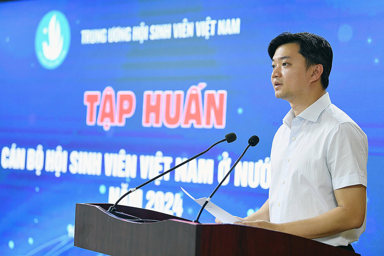 Đồng chí Nguyễn Minh Triết phát biểu ý kiến tại chương trình. Đồng chí Nguyễn Minh Triết phát biểu ý kiến tại chương trình.