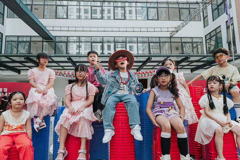 Các nghệ sĩ "nhí" trong MV.