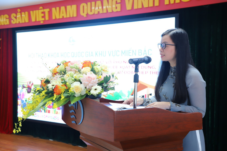 Đồng chí Nguyễn Thị Thu Hiền phát biểu ý kiến tại Hội thảo.