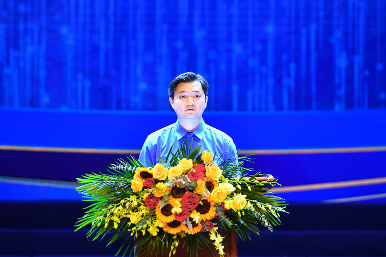 Đồng chí Nguyễn Minh Triết phát biểu ý kiến tại buổi lễ.