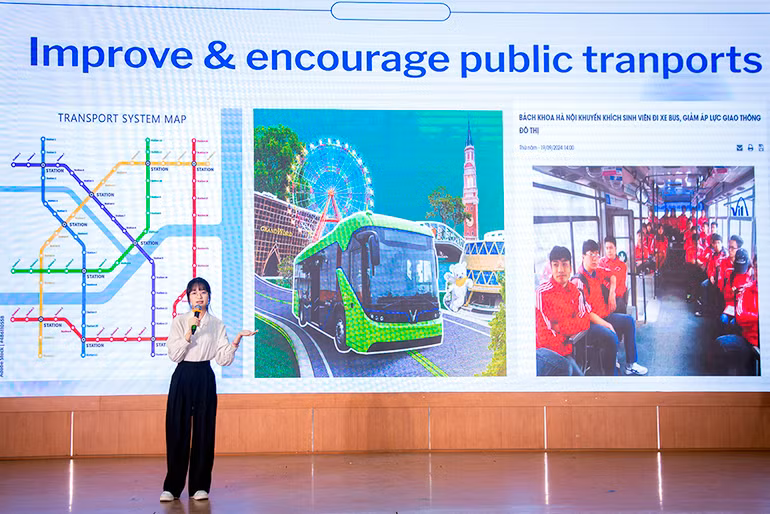 Các thí sinh hùng biện ở hạng mục thi đấu cá nhân. Các thí sinh hùng biện ở hạng mục thi đấu cá nhân.