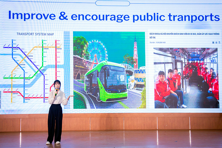 Các thí sinh hùng biện ở hạng mục thi đấu cá nhân.