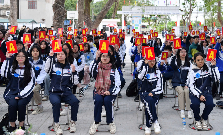 Các bạn trẻ tham gia Cuộc thi "Rung chuông vàng".