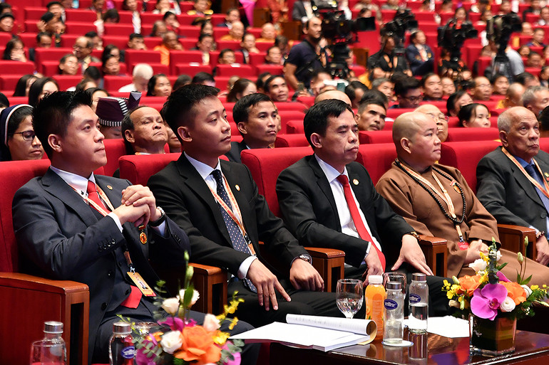 Nhiều người sẽ không khỏi ngạc nhiên trước một Quang Linh Vlogs trong vai trò Ủy viên Ủy ban Trung ương Mặt trận Tổ quốc Việt Nam.