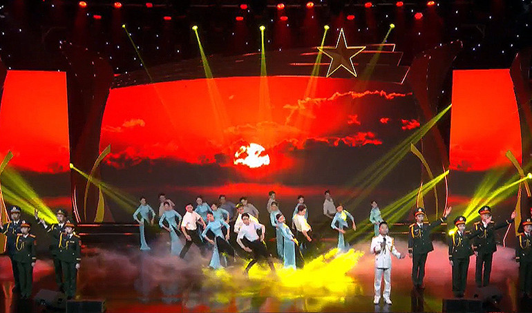 Một tiết mục văn nghệ tại buổi lễ.