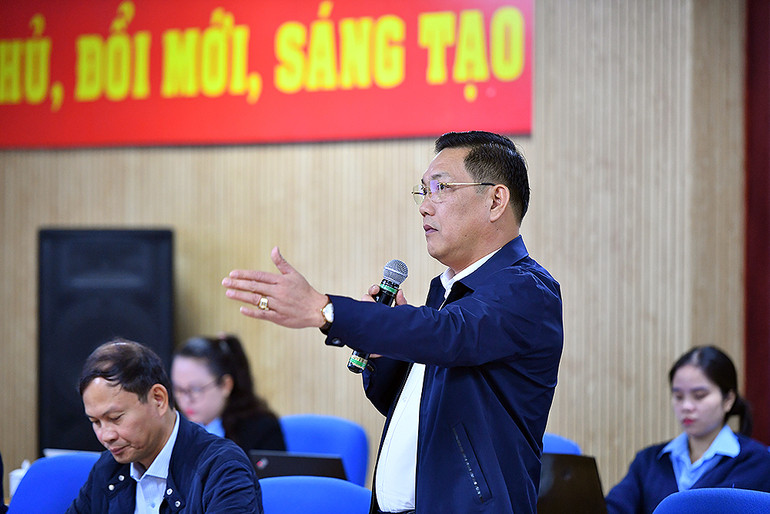 Các đại biểu thảo luận về thực trạng hệ thống nhà thiếu nhi trên cả nước.