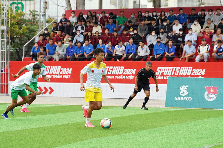Các đội bóng đến từ nhiều địa phương tranh tài môn bóng đá trong khuôn khổ chương trình Sports Hub. Các đội bóng đến từ nhiều địa phương tranh tài môn bóng đá trong khuôn khổ chương trình Sports Hub.