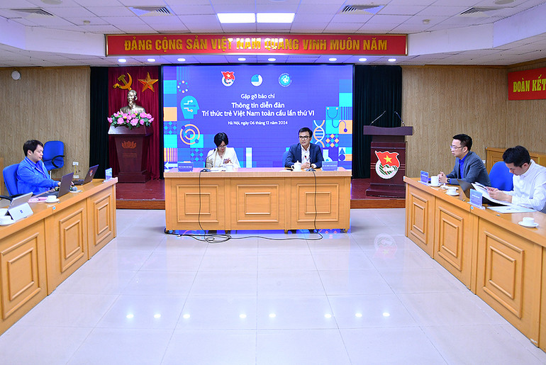 Đại diện Trung ương Đoàn và các đơn vị liên quan tham dự buổi gặp gỡ báo chí. Đại diện Trung ương Đoàn và các đơn vị liên quan tham dự buổi gặp gỡ báo chí.