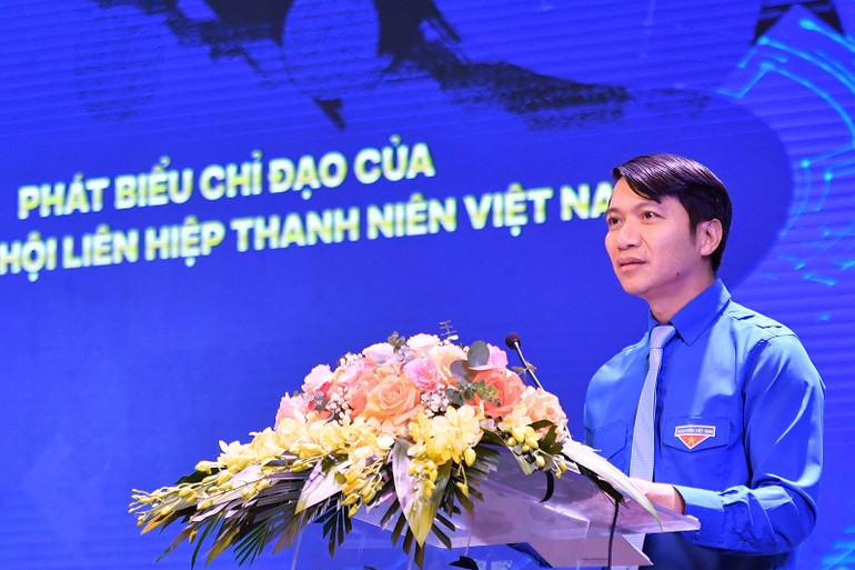 Đồng chí Nguyễn Ngọc Lương phát biểu ý kiến tại Đại hội.