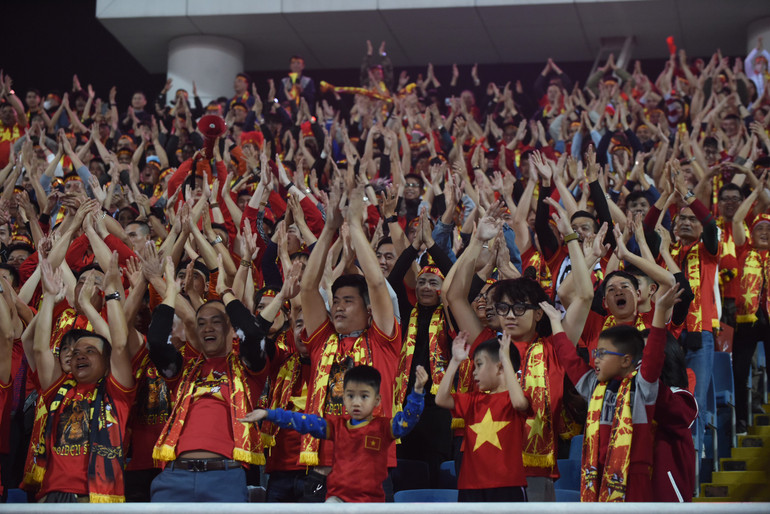 Những màn cổ vũ đồng điệu.