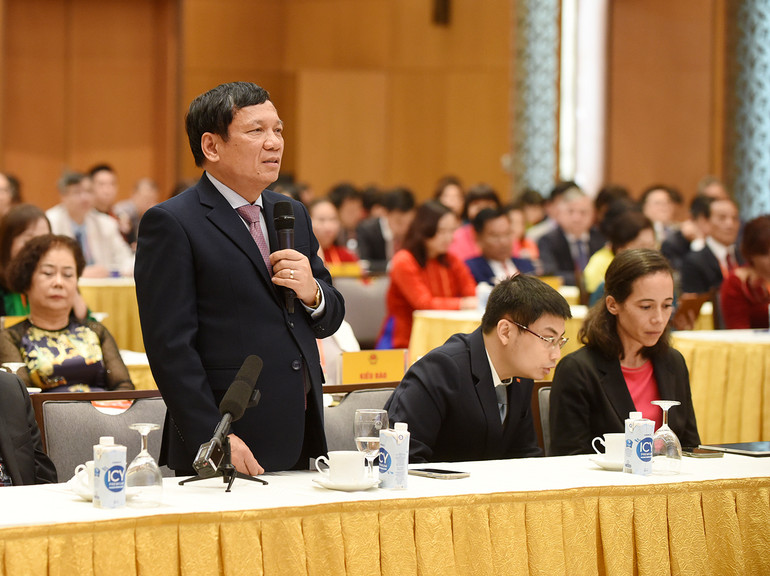 Kiều bào Nguyễn Đình Thắng (Cộng hòa Séc) phát biểu.