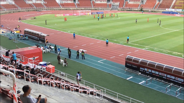 Bên trong sân vận động Thammasat. (Ảnh: TrueBangkok)