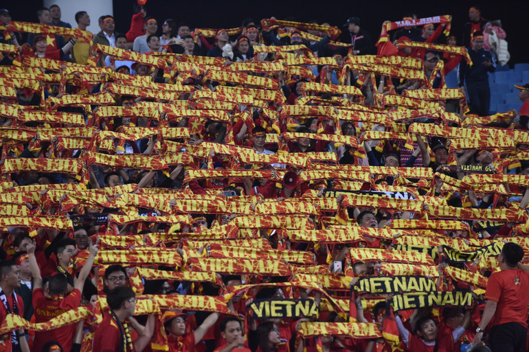 "Tiến lên Việt Nam!"