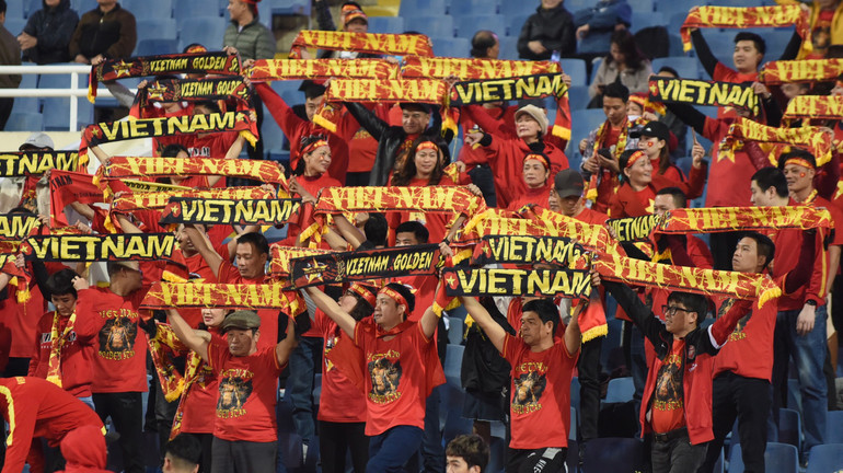 Các cổ động viên đội tuyển Việt Nam đến với sân vận động quốc gia Mỹ Đình.