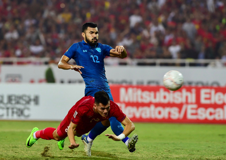 Pha đánh đầu mở tỷ số của Tiến Linh.