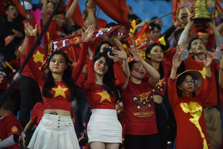 Những nét duyên dáng trên khán đài.