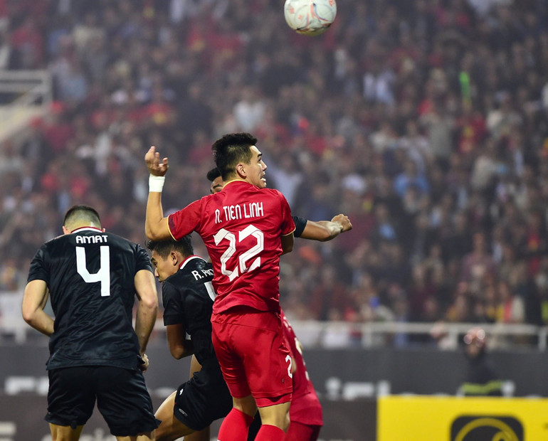 Bàn thắng đánh đầu tuyệt phẩm của Tiến Linh giúp đội tuyển Việt Nam ấn định chiến thắng 2-0.