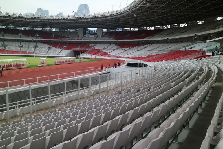 Bên trong sân vận động Gelora Bung Karno. (Ảnh: StadiumDB)