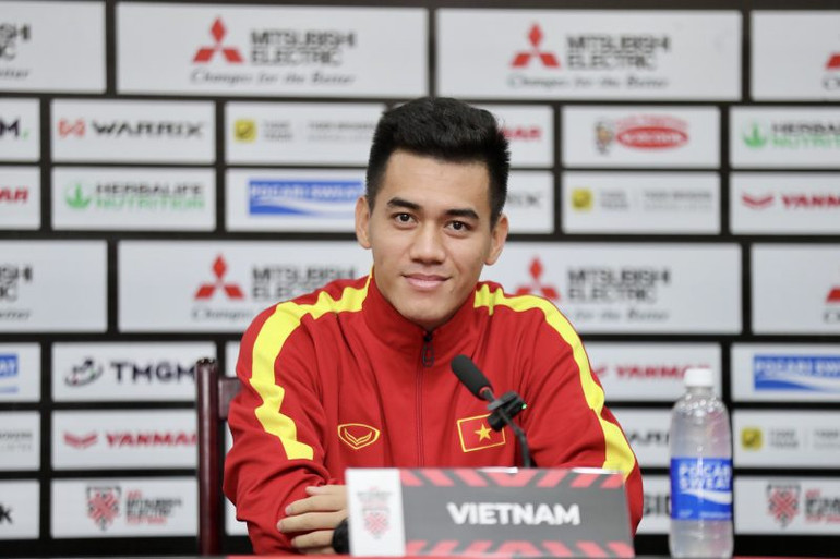 Tiến Linh chia sẻ tại buổi họp báo. (Ảnh: VFF)