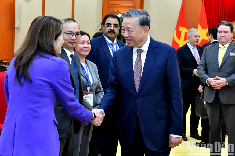 Tổng Bí thư Tô Lâm và các đại biểu của Đoàn doanh nghiệp Hội đồng Kinh doanh Hoa Kỳ-ASEAN. (Ảnh: ĐĂNG KHOA) Tổng Bí thư Tô Lâm và các đại biểu của Đoàn doanh nghiệp Hội đồng Kinh doanh Hoa Kỳ-ASEAN. (Ảnh: ĐĂNG KHOA)
