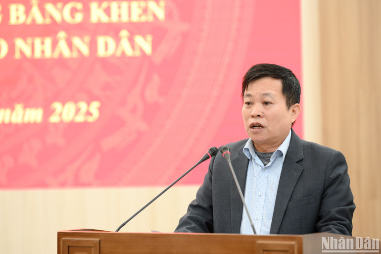 Đồng chí Trần Văn Quyết - nguyên Phó Trưởng Ban Chính trị-Ngoại giao phát biểu tại hội nghị. (Ảnh: THẾ ĐẠI)