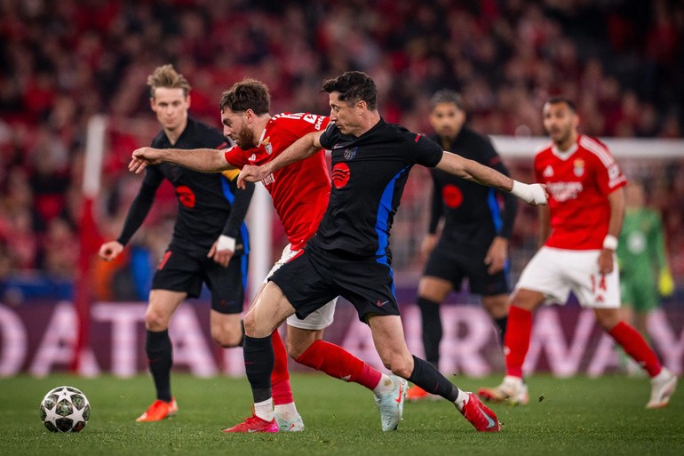 Barca gặp khó khi phải thi đấu thiếu người. (Ảnh: Barca)