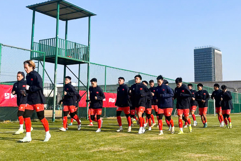 Các tuyển thủ U22 Việt Nam trong buổi tập đầu tiên ở Trung Quốc. (Ảnh: VFF)