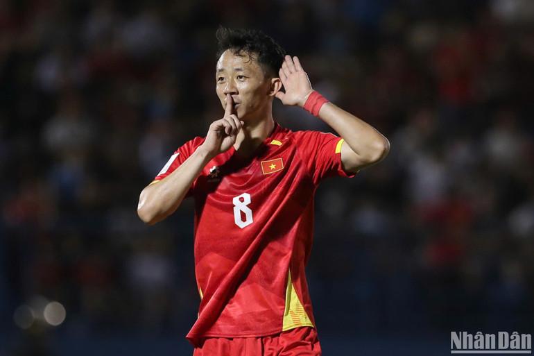 Châu Ngọc Quang mở tỷ số trận đấu. (Ảnh: HÀ TÙNG)