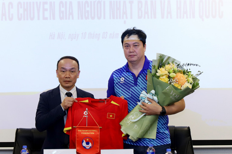 Tân huấn luyện viên thủ môn là ông Lee Woon Jae. (Ảnh: VFF) Tân huấn luyện viên thủ môn là ông Lee Woon Jae. (Ảnh: VFF)