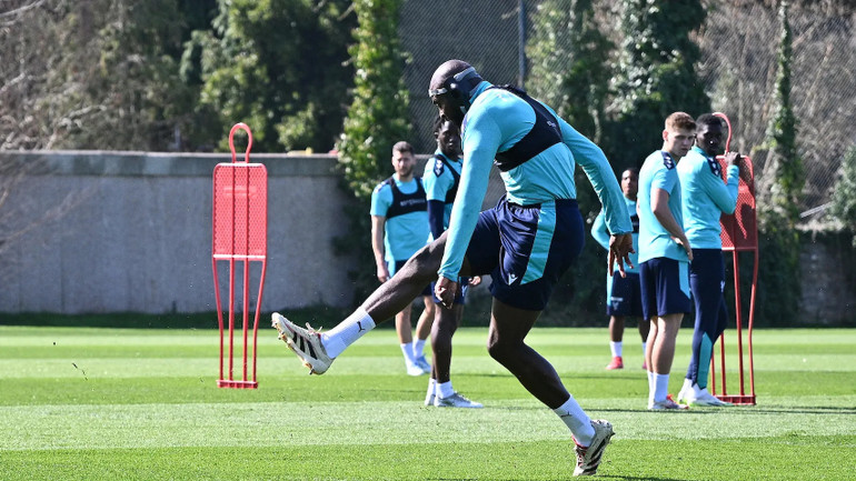 Mateta trở lại sẽ giúp đội bóng cải thiện khâu ghi bàn. (Ảnh: CPFC)