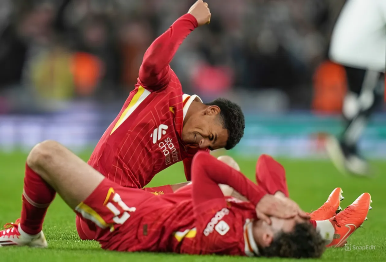 Các cầu thủ Liverpool không giấu được sự thất vọng. (Ảnh: Getty)