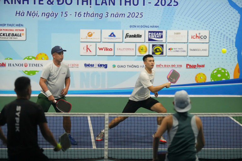 Trận chung kết đôi nam mở rộng diễn ra hấp dẫn với ngôi vô địch thuộc về bộ đôi Tạ Hồng Dũng - Trần Anh Tú.