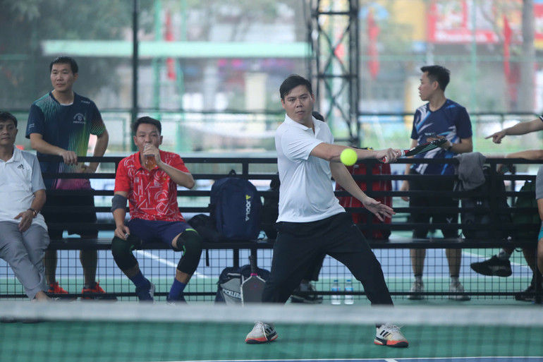 Các vận động viên thi đấu năng nổ trong ngày khai mạc.