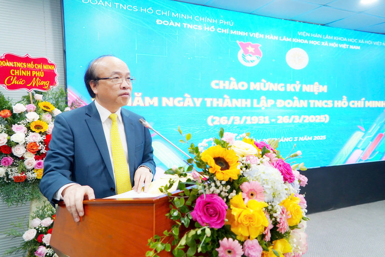 Tiến sĩ Phan Chí Hiếu, Chủ tịch Viện Hàn lâm Khoa học xã hội Việt Nam, phát biểu tại chương trình