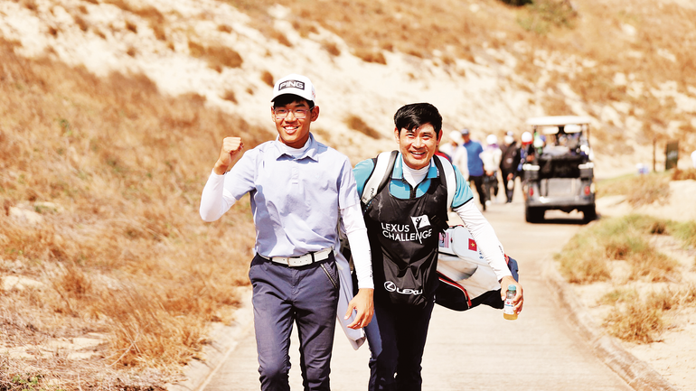 Trên mọi chặng đường của Khánh Hưng đều có bố đồng hành. Ảnh trong bài: QUYẾT NGUYỄN Trên mọi chặng đường của Khánh Hưng đều có bố đồng hành. Ảnh trong bài: QUYẾT NGUYỄN