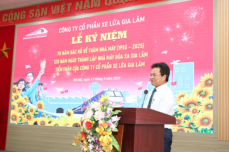 Chủ tịch Hội đồng Thành viên Tổng công ty Đường sắt Việt Nam Đặng Sỹ Mạnh phát biểu tại buổi lễ