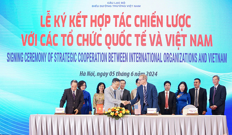 Trong khuôn khổ Hội nghị, đã diễn ra Lễ ký kết hợp tác chiến lược giữa CLB Điều dưỡng trưởng Việt Nam với Đại học Phenika, Đại học Arizona - Hoa Kỳ, Đại học Texas Woman - Hoa Kỳ.