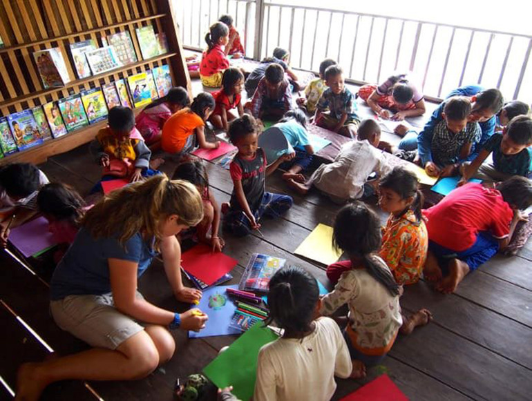 Quỹ Song Saa bắt đầu từ năm 2013 với các sáng kiến về chương trình giáo dục, y tế cho dân địa phương. Quỹ Song Saa bắt đầu từ năm 2013 với các sáng kiến về chương trình giáo dục, y tế cho dân địa phương.