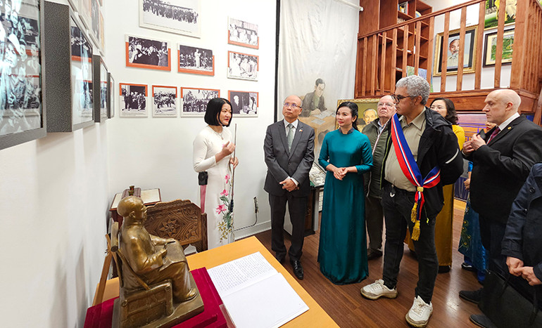 Bảo tàng Lịch sử Sống lưu giữ những hình ảnh, hiện vật quý về cuộc đời hoạt động của Chủ tịch Hồ Chí Minh trong những năm tháng ở Pháp. Bảo tàng Lịch sử Sống lưu giữ những hình ảnh, hiện vật quý về cuộc đời hoạt động của Chủ tịch Hồ Chí Minh trong những năm tháng ở Pháp.