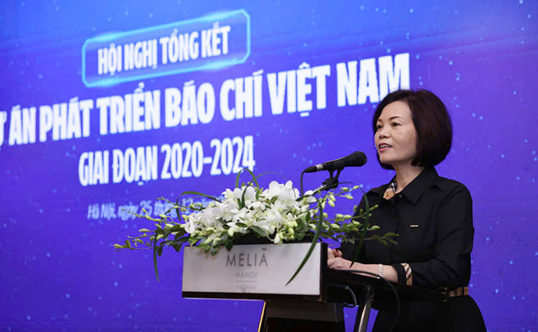 Bà Bùi Thị Hương, Giám đốc Điều hành Công ty cổ phần Sữa Việt Nam cảm ơn các đơn vị quản lý báo chí, cơ quan báo chí, đội ngũ phóng viên, nhà báo đã luôn ủng hộ Vinamilk trên chặng đường phát triển.